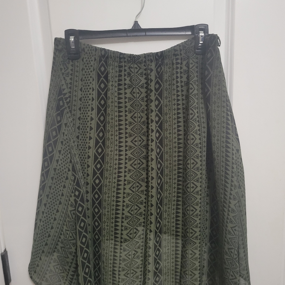 Inis Tribal Geometric High-Low Asymmetrical Skirt Dark Green and Black - Picture 6 of 10